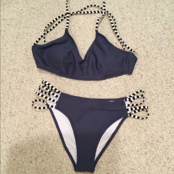 Fun string bikini - Picture 4 of 7